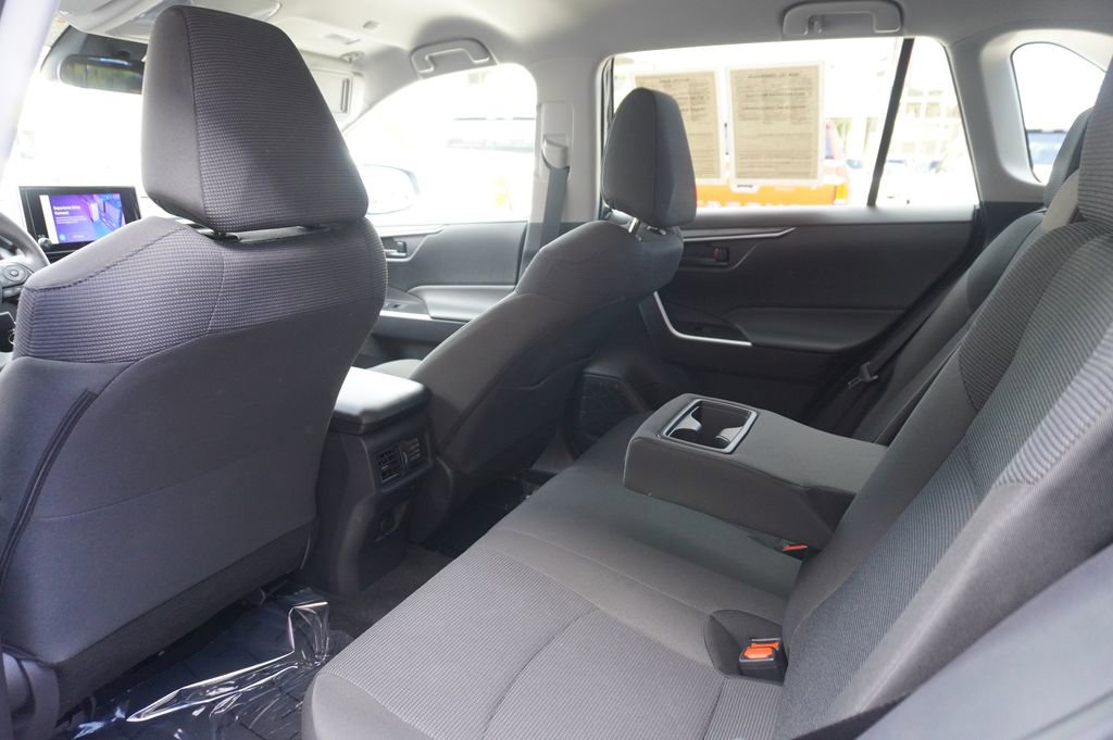 Used 2025 Toyota RAV4 LE image 9