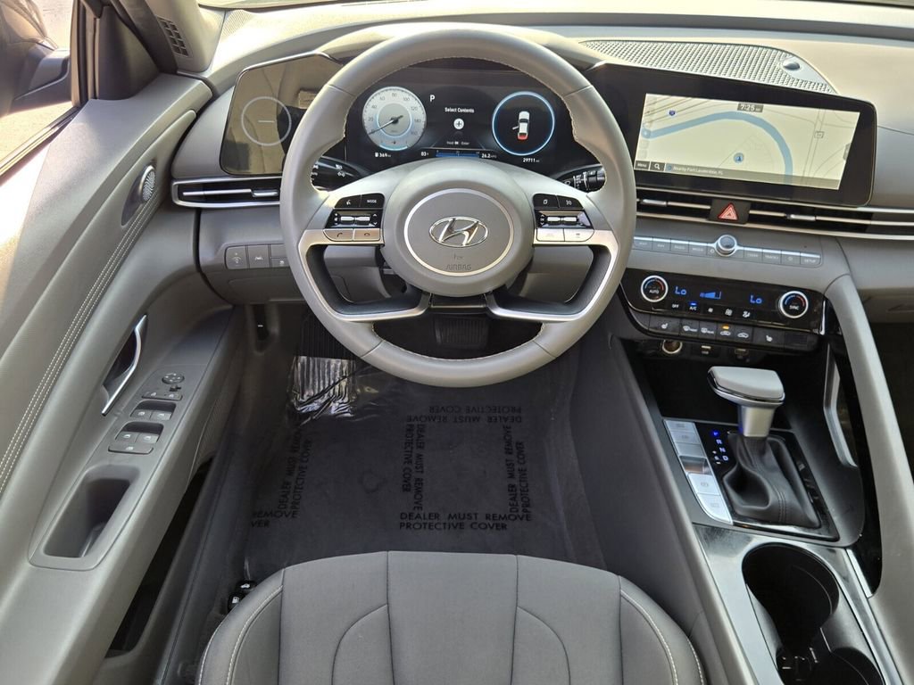 Used 2023 Hyundai Elantra SEL w/ Convenience Package FWD image 8