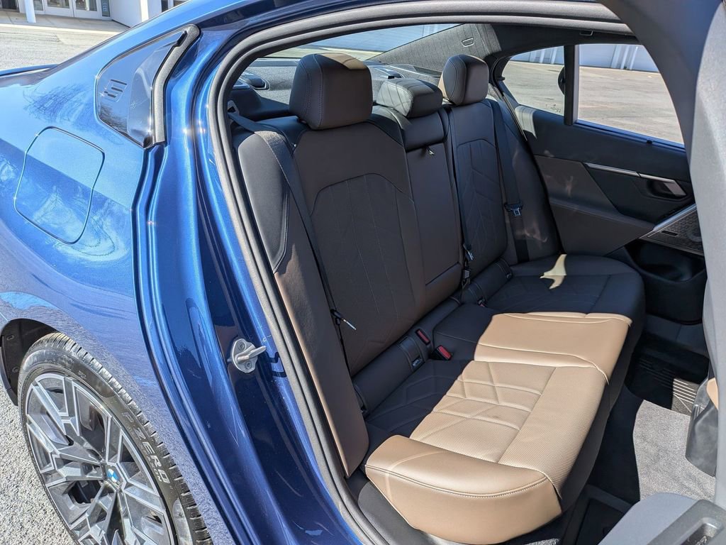 Used 2026 BMW 550e xDrive w/ Executive Package image 23