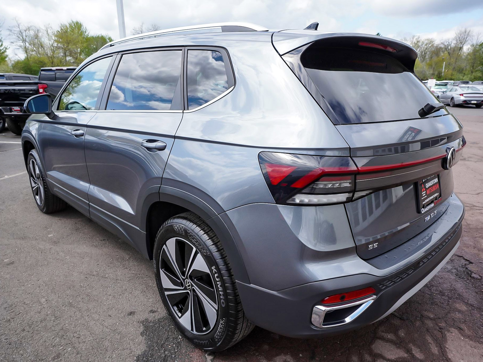 Used 2025 Volkswagen Taos SE image 4