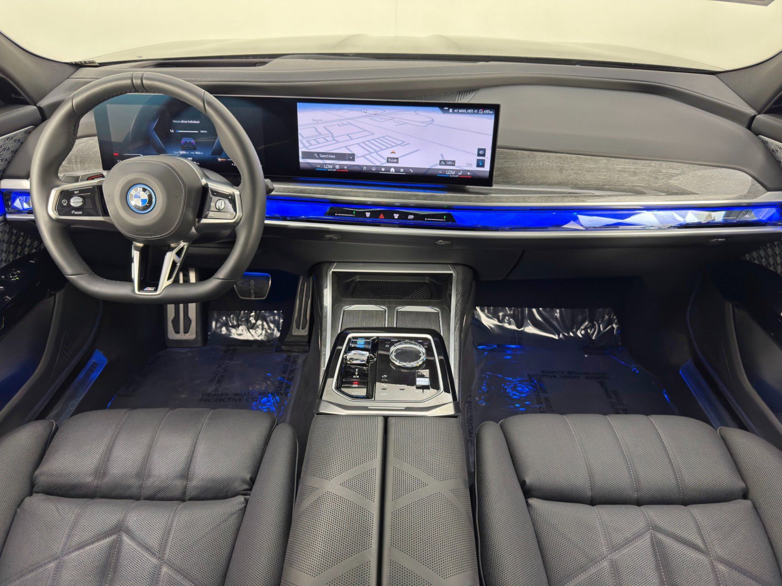 Used 2024 BMW i7 xDrive60 w/ Executive Package image 12