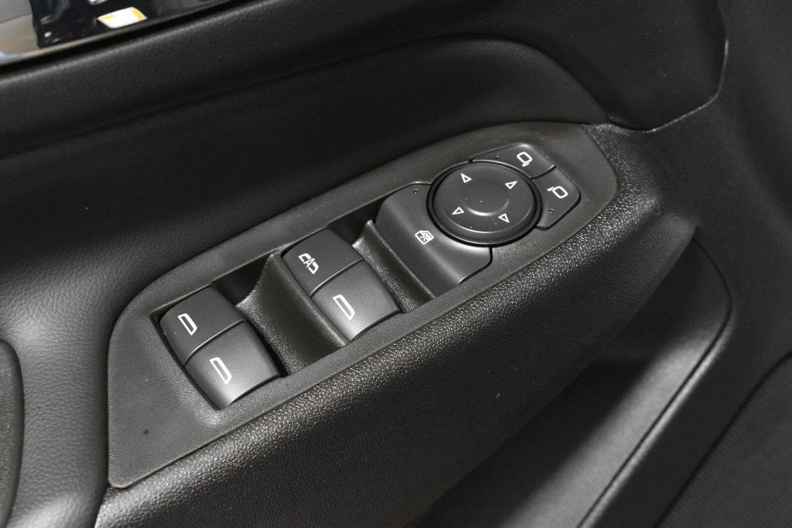 Used 2024 Chevrolet Equinox LT w/ LPO, Floor Liner Package FWD image 10