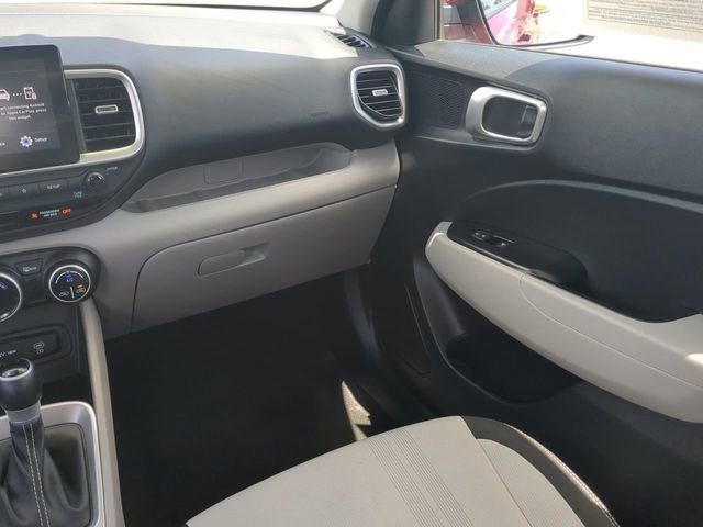 Used 2025 Hyundai Venue SEL FWD image 17