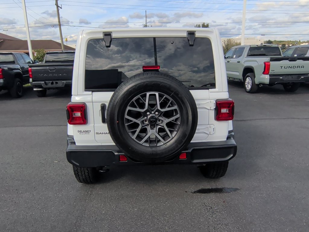 Used 2026 Jeep Wrangler Unlimited Sahara AWD/4WD image 7