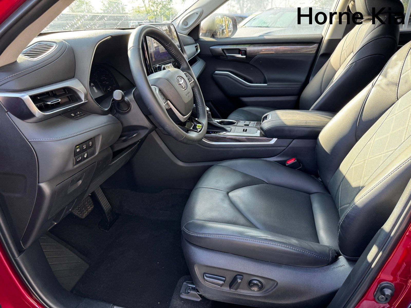 Used 2023 Toyota Highlander Platinum image 10