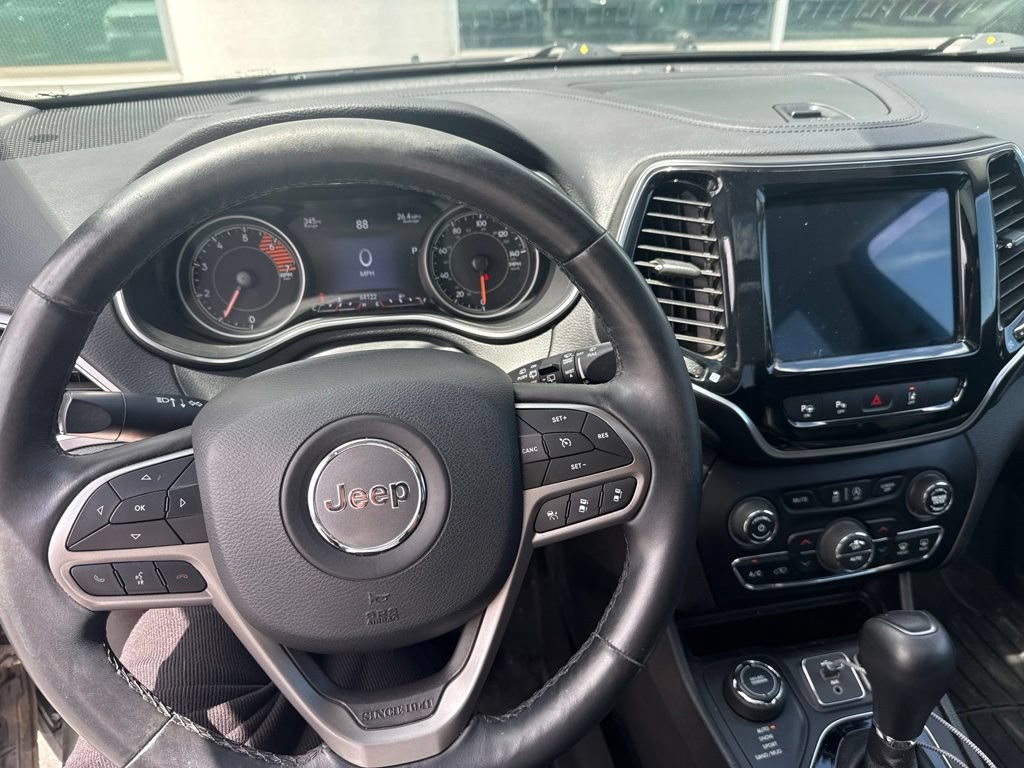 Used 2019 Jeep Cherokee Limited w/ Luxury Group AWD/4WD image 2