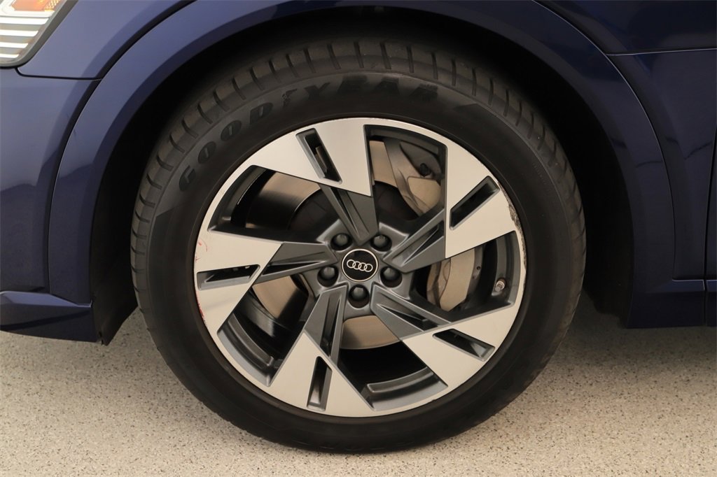 Certified 2022 Audi e-tron Premium image 33