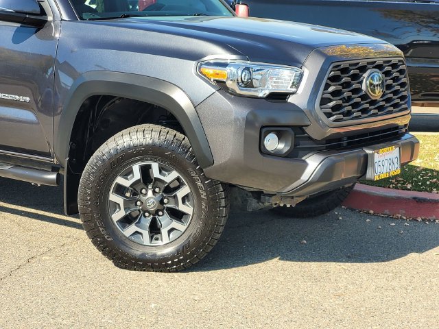 Used 2022 Toyota Tacoma TRD Off-Road w/ Technology Package AWD/4WD image 9