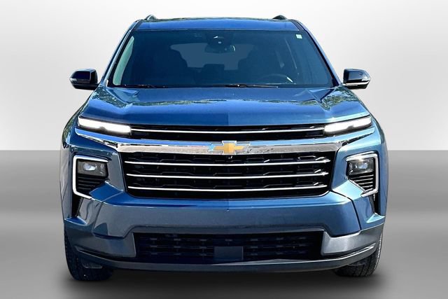 Used 2024 Chevrolet Traverse LT w/ Trailering Package FWD image 2