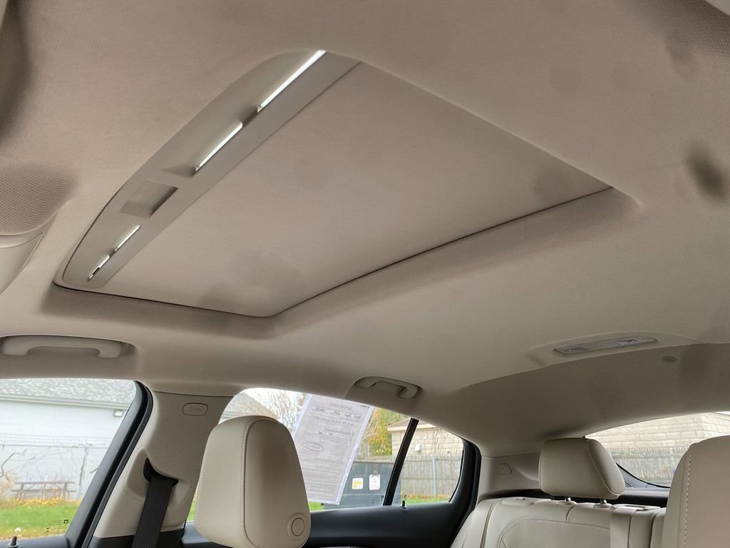 Used 2019 Buick Regal Essence w/ Driver Confidence Package I image 24