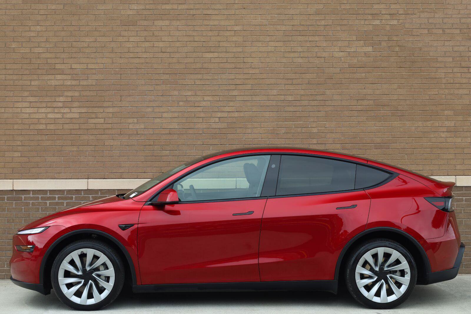 Used 2026 Tesla Model Y Long Range AWD/4WD image 2