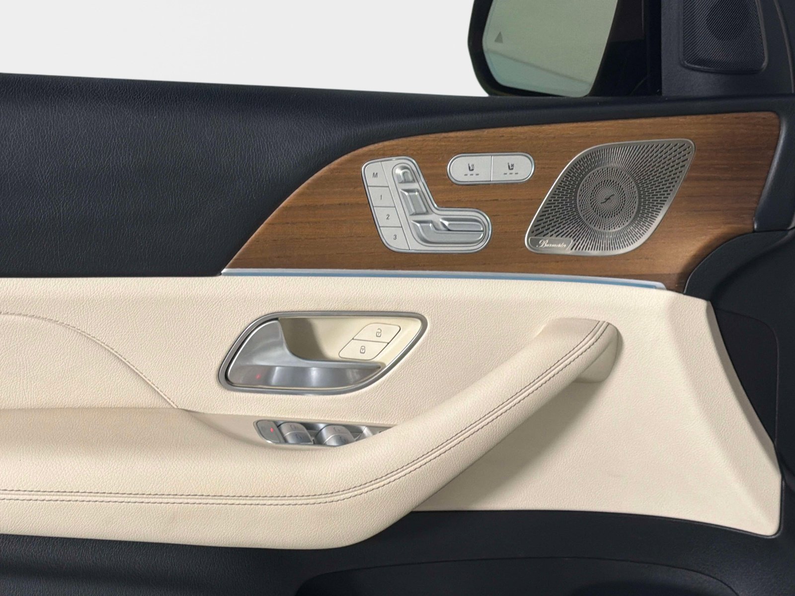 Used 2025 Mercedes-Benz GLC 350e 4MATIC image 33