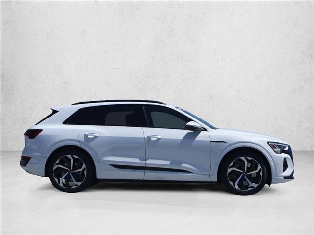 Used 2024 Audi Q8 e-tron Premium Plus w/ Premium Plus Package AWD/4WD image 4