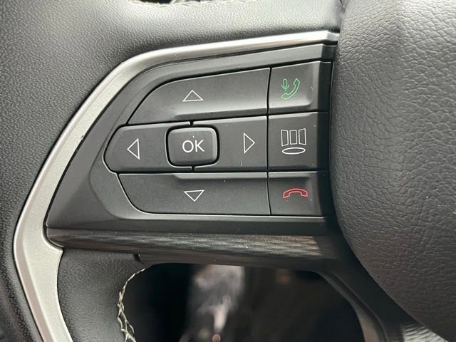 Used 2023 Jeep Grand Cherokee L Laredo image 37