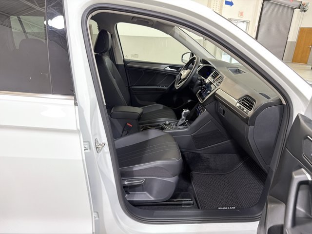Certified 2024 Volkswagen Tiguan SE AWD/4WD image 36