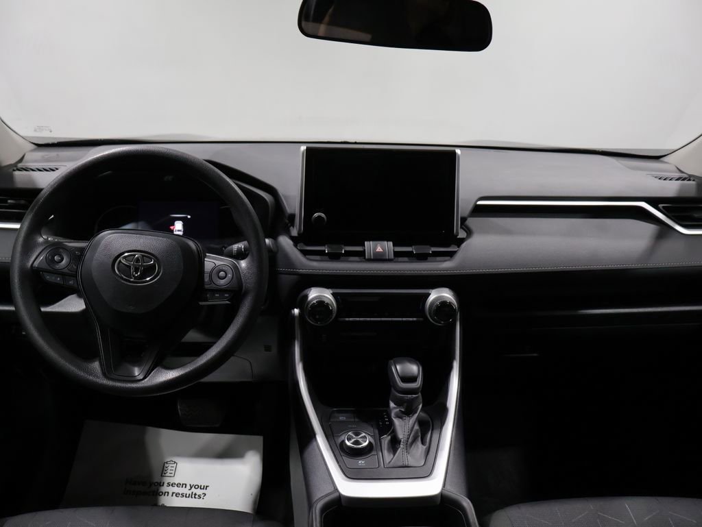 Used 2025 Toyota RAV4 XLE image 9