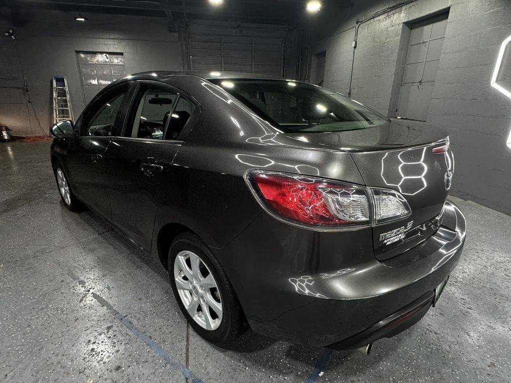 Used 2010 MAZDA MAZDA3 i Touring FWD image 3