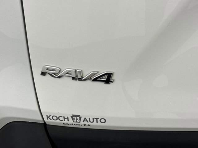 Used 2021 Toyota RAV4 LE AWD/4WD image 19