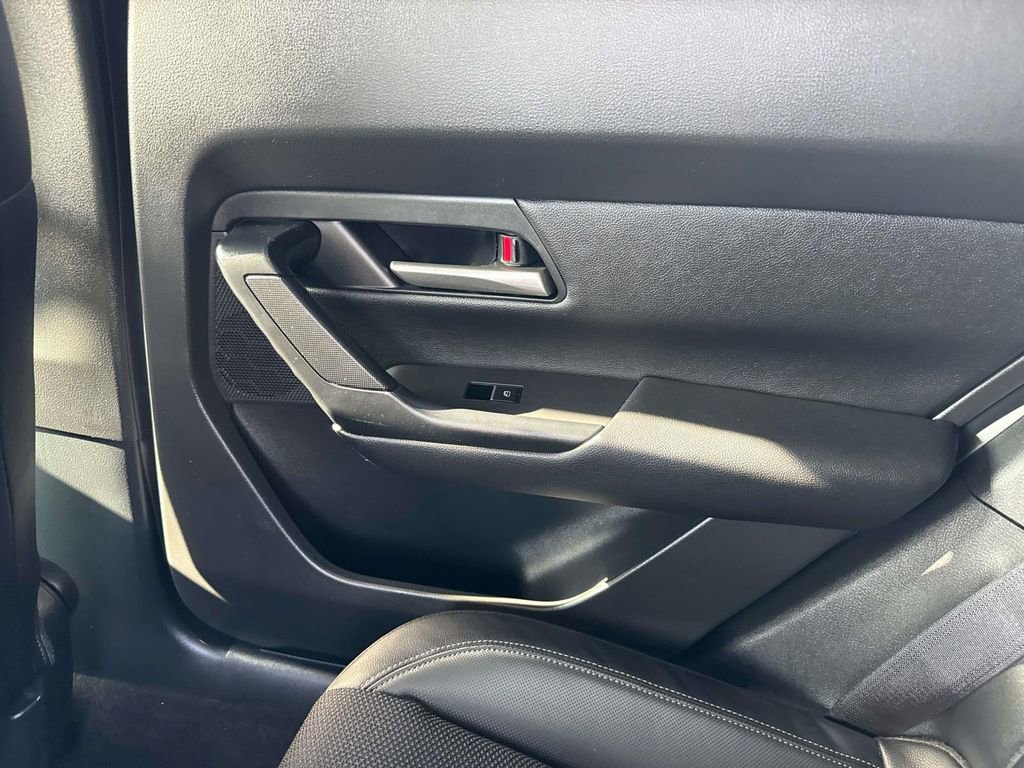 Used 2025 MAZDA CX-50 AWD 2.5 S w/ Preferred Package image 13