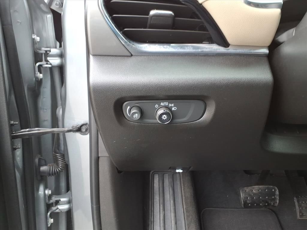 Used 2023 Chevrolet Traverse LS image 18