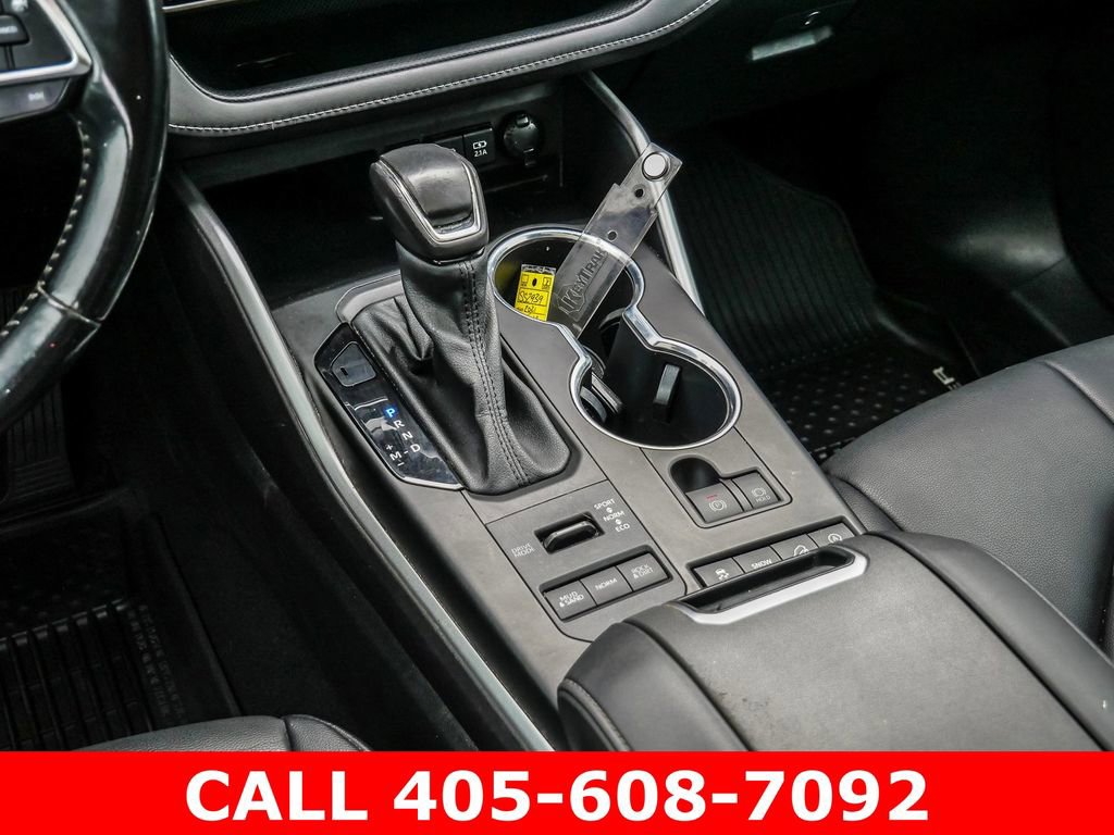 Used 2021 Toyota Highlander XLE AWD/4WD image 29