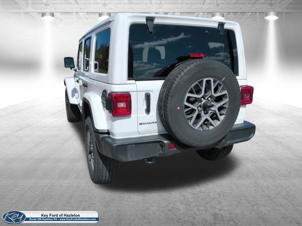Used 2025 Jeep Wrangler Unlimited Sahara AWD/4WD image 9