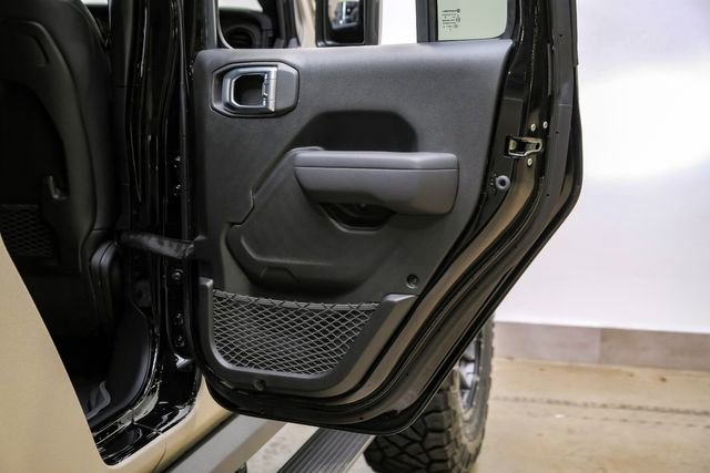 Used 2025 Jeep Gladiator Rubicon w/ Safety Group AWD/4WD image 85