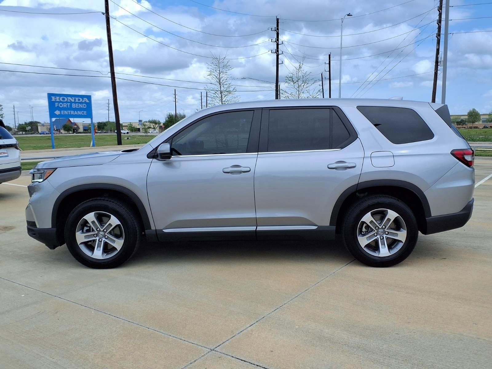 Used 2025 Honda Pilot EX-L image 3