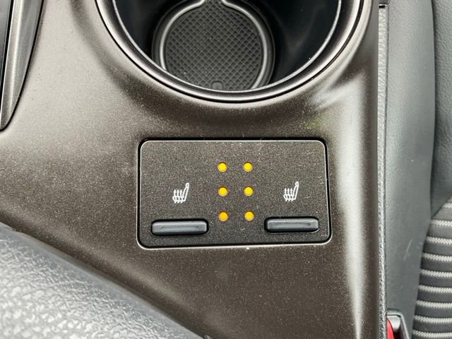 Used 2022 Toyota Camry SE w/ Cold Weather Package FWD image 18