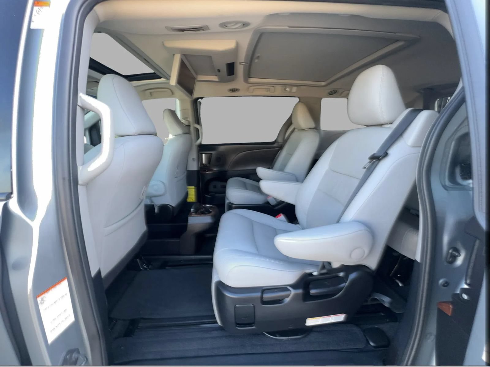 Used 2015 Toyota Sienna Limited Premium FWD image 24