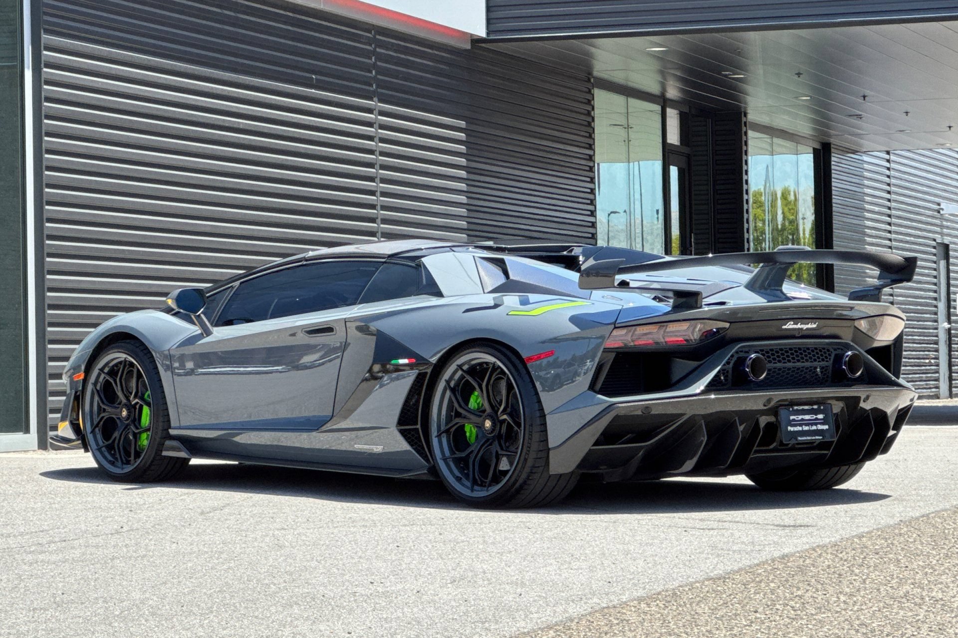 Used 2020 Lamborghini Aventador SVJ AWD/4WD image 3