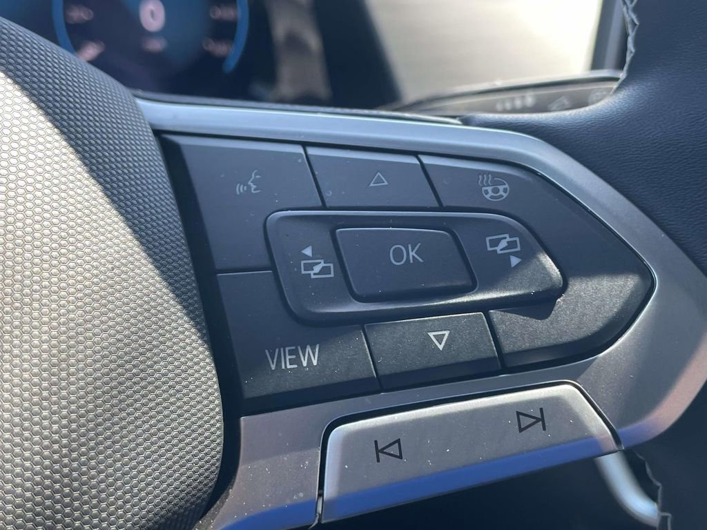 Used 2026 Volkswagen Atlas Cross Sport SE w/ Panoramic Sunroof Package FWD image 23