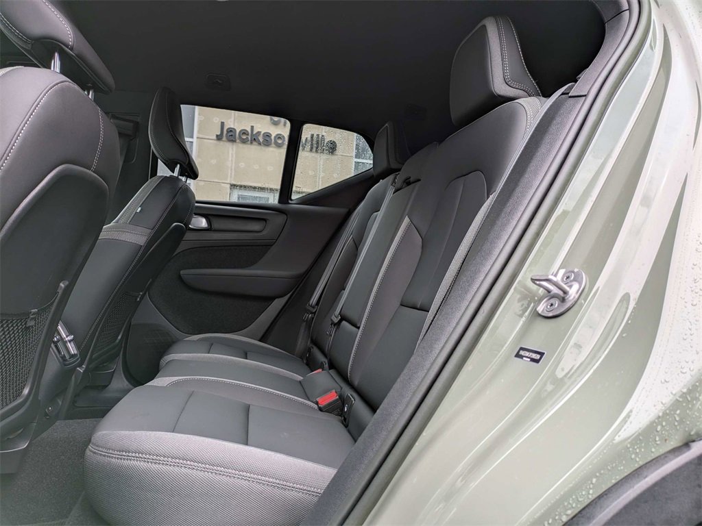 Used 2023 Volvo XC40 Recharge Core image 15
