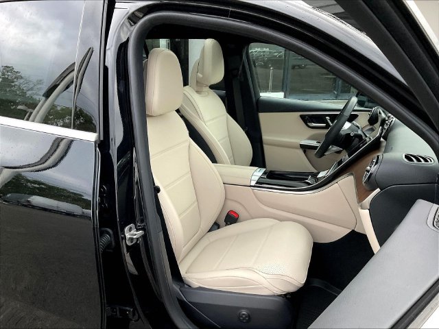 Used 2026 Mercedes-Benz GLC 300 4MATIC image 31