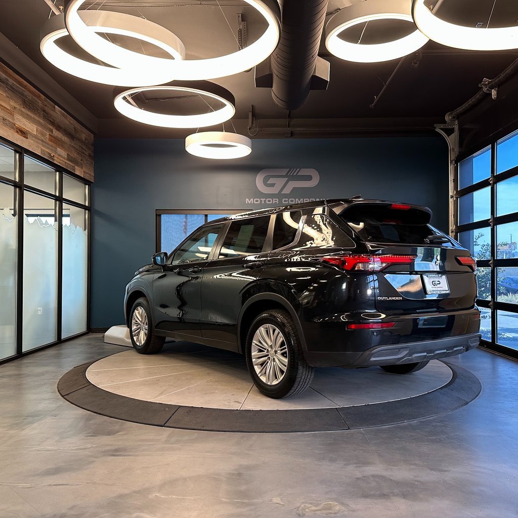 Used 2023 Mitsubishi Outlander ES image 5