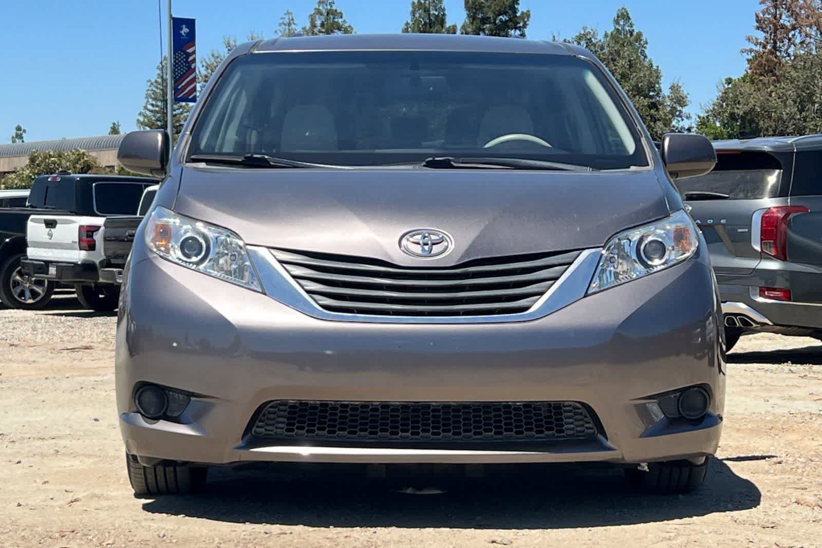 Used 2014 Toyota Sienna LE FWD image 11