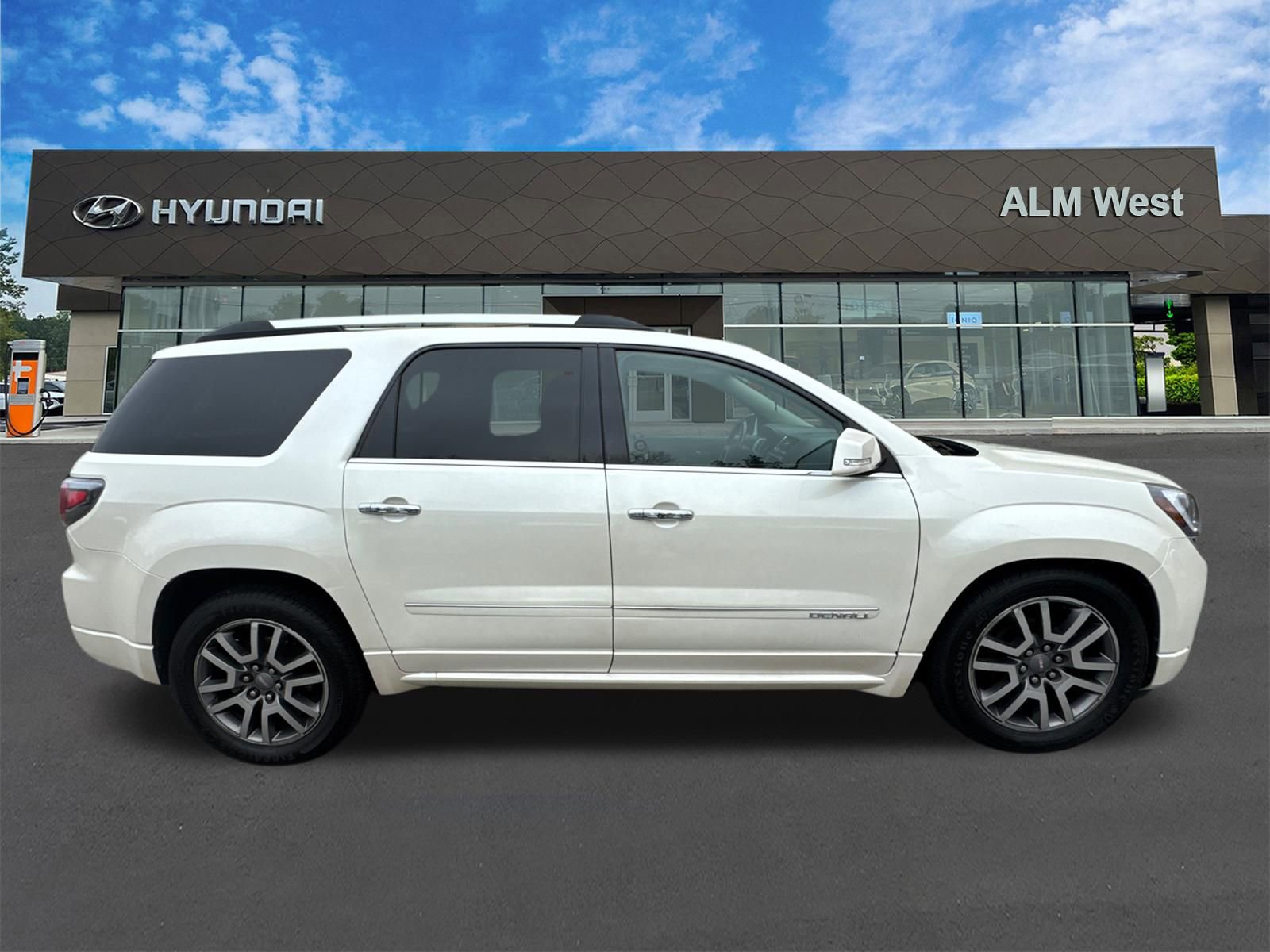 Used 2014 GMC Acadia Denali image 4