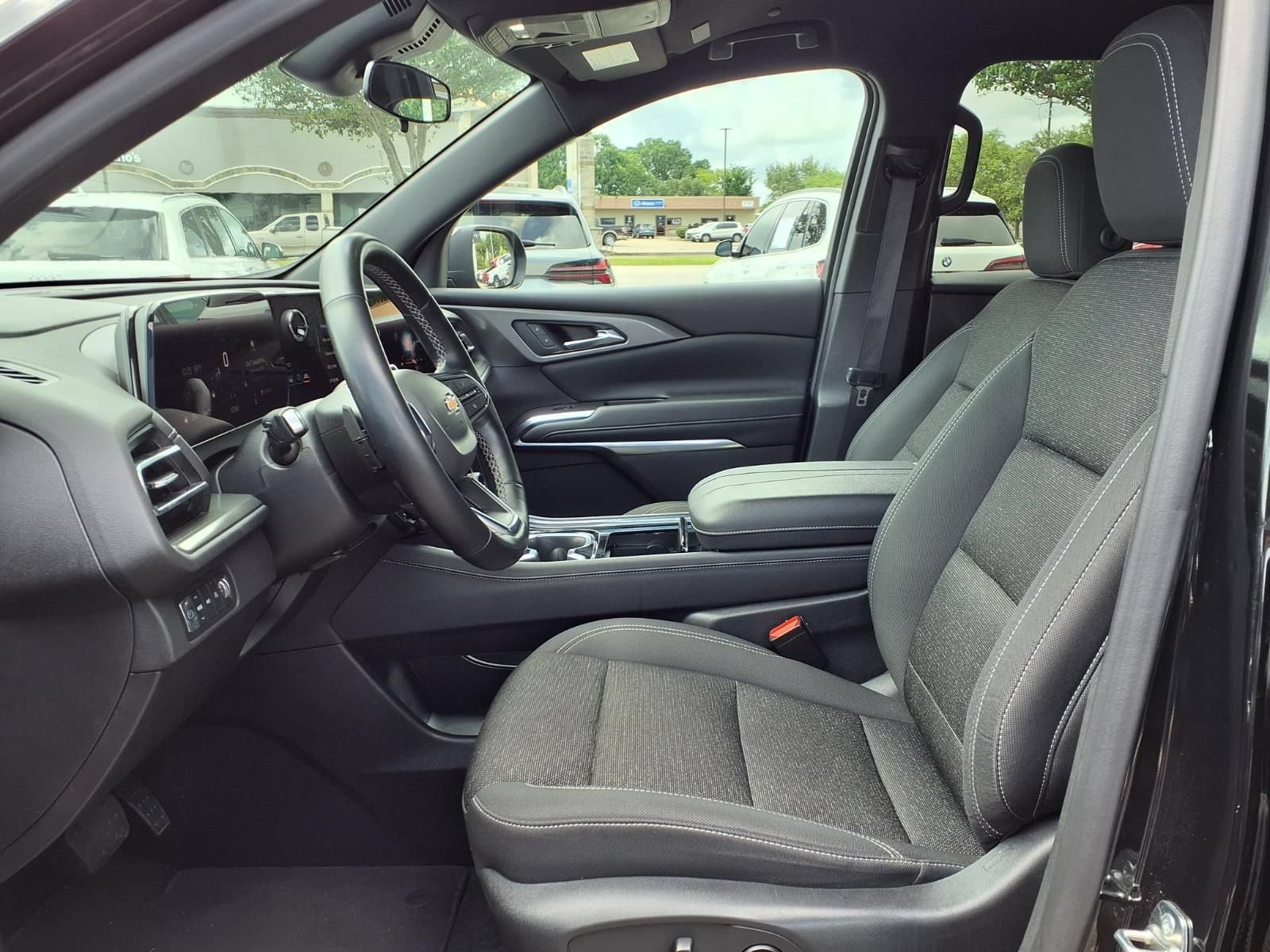 Used 2024 Chevrolet Traverse LT AWD/4WD image 17