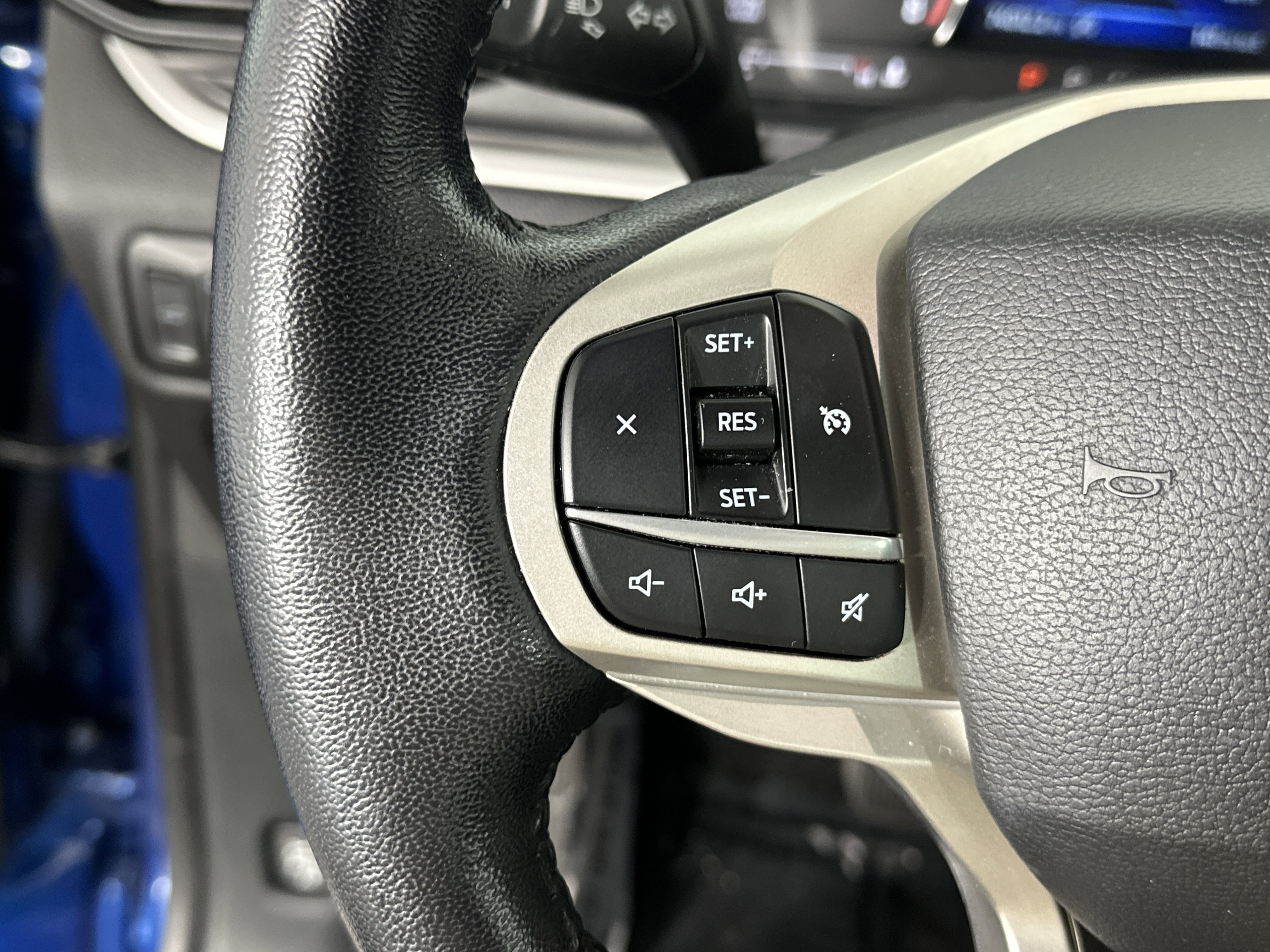 Used 2021 Ford Explorer XLT image 28