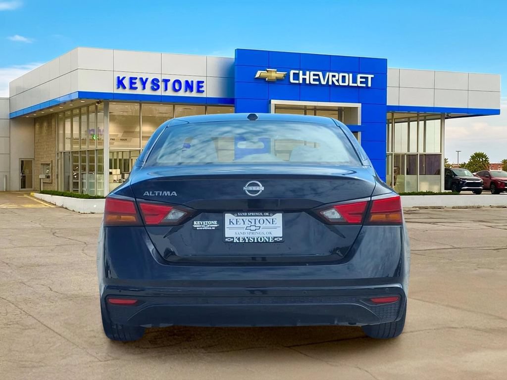 Used 2025 Nissan Altima 2.5 SV FWD image 6