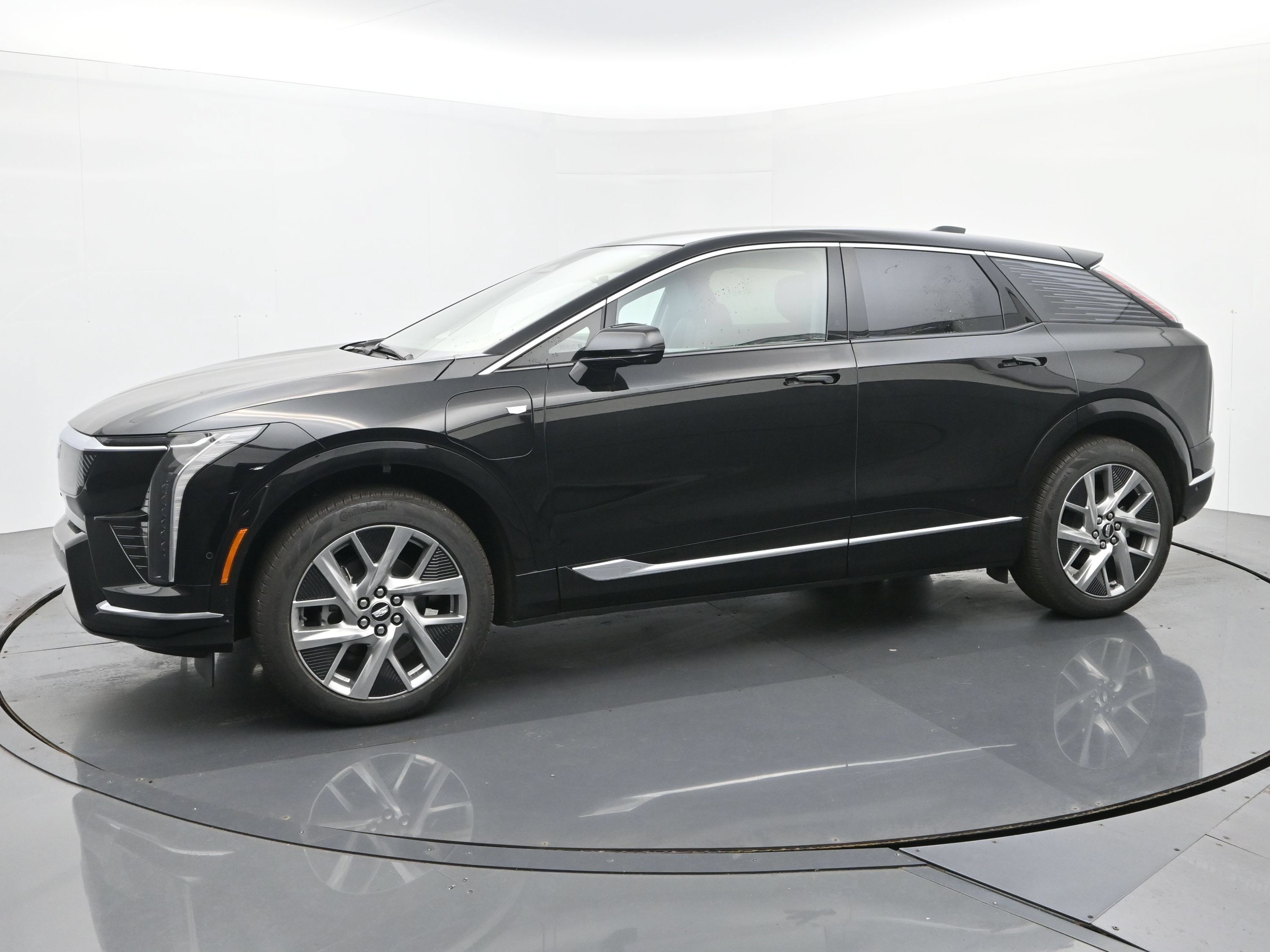 New 2027 Cadillac Optiq Luxury w/ LPO, Floor Liner Package AWD/4WD image 2