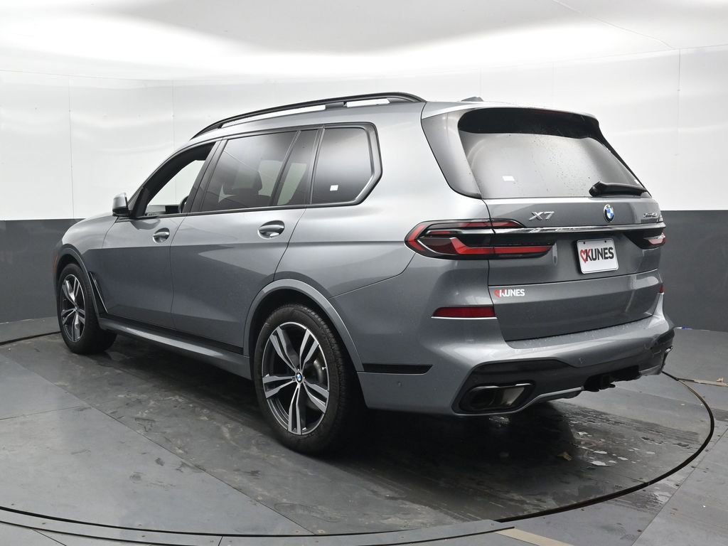 Used 2024 BMW X7 xDrive40i w/ M Sport Package AWD/4WD image 10