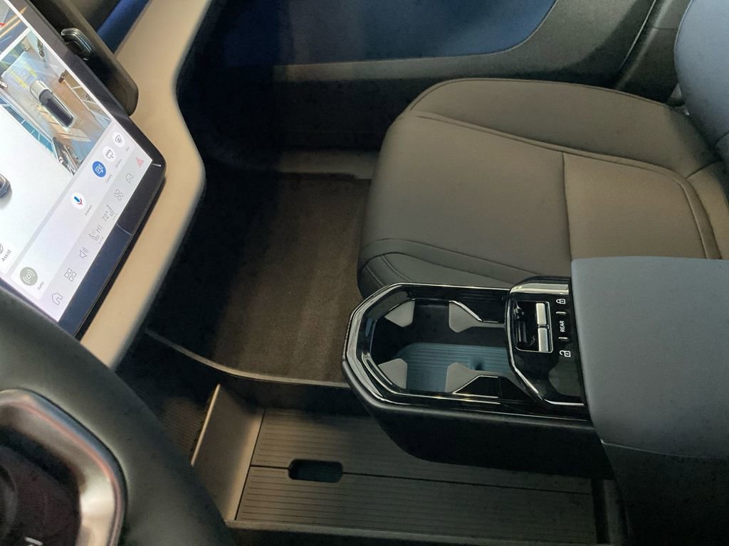 New 2026 Volvo EX30 Cross Country Ultra w/ Protection Package Premier image 32