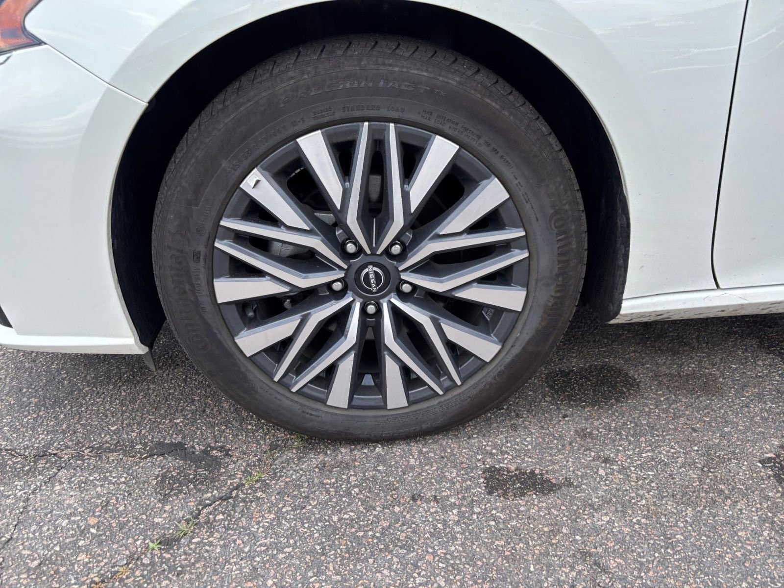 Used 2025 Nissan Altima 2.5 SV FWD image 31