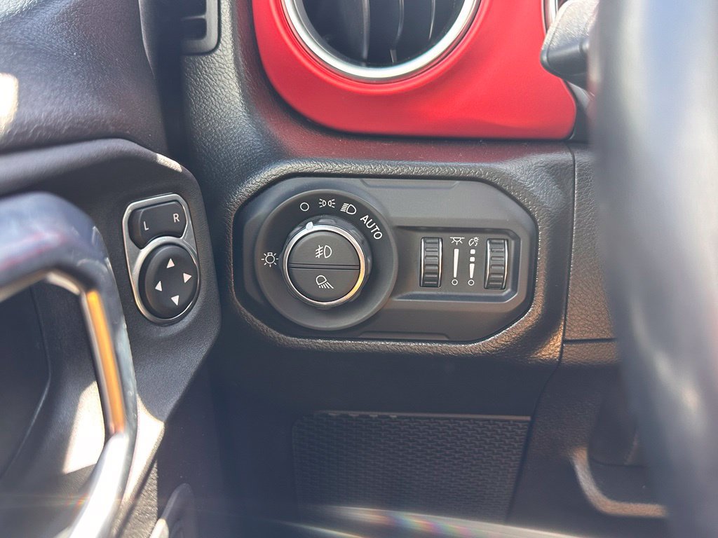 Used 2022 Jeep Gladiator Rubicon w/ LED Lighting Group AWD/4WD image 31