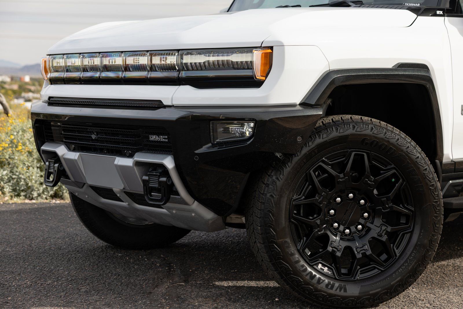 Used 2025 GMC Hummer EV 2X image 10