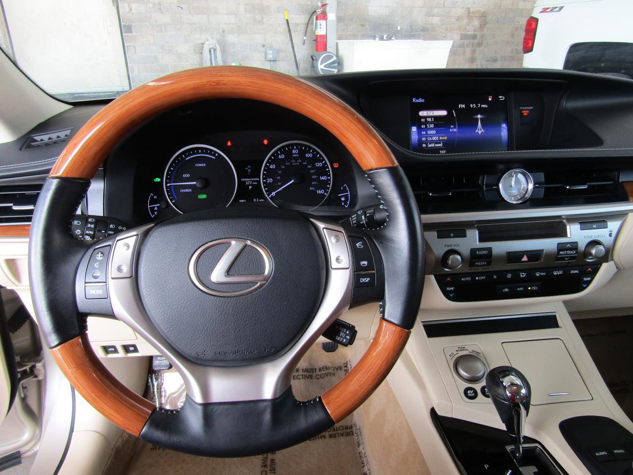 Used 2015 Lexus ES 300h w/ Premium Package w/Bamboo Trim FWD image 16