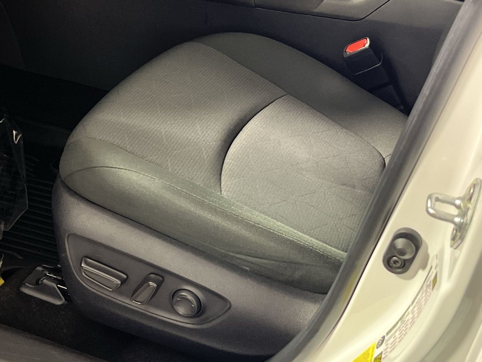 Used 2025 Toyota RAV4 XLE AWD/4WD image 14