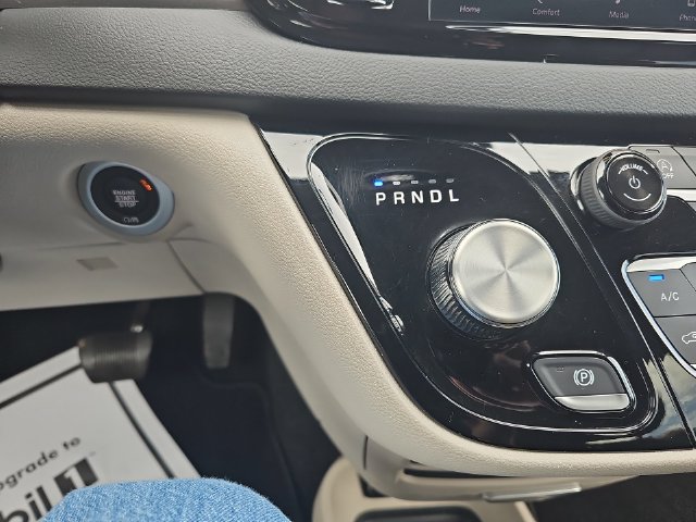 Used 2024 Chrysler Pacifica Touring-L FWD image 18