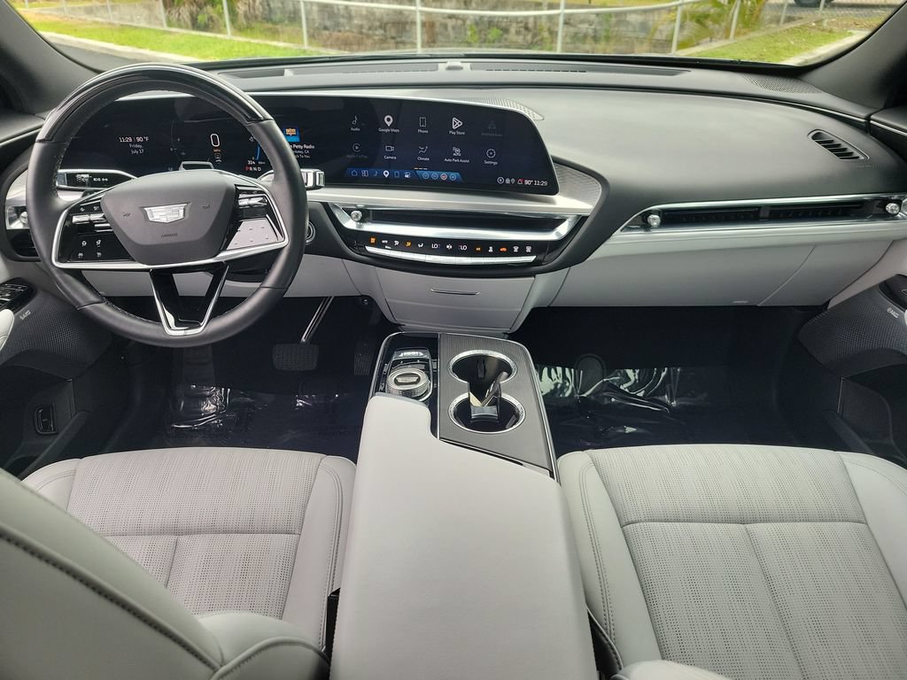 Certified 2024 Cadillac Lyriq Luxury AWD/4WD image 17